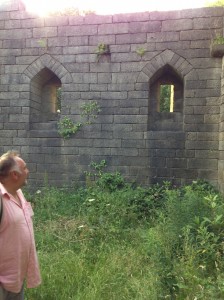Rivington Castle - 'Owe look a window!' Simon says.